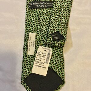 Jos. A. Bank Men's Silk Holiday Necktie- Wreaths- One Size- Fits Most NEW Tags